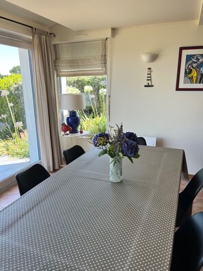 Dining - House for rent, 5 minutes from the beach, Samzun, Belle-Île-en-Mer (Locmaria)
