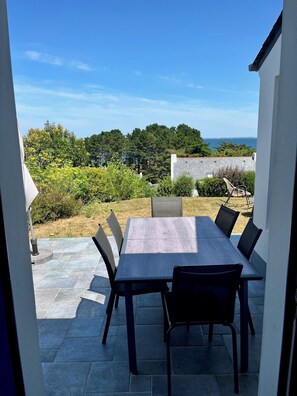 Outdoor dining - House for rent, 5 minutes from the beach, Samzun, Belle-Île-en-Mer (Locmaria)