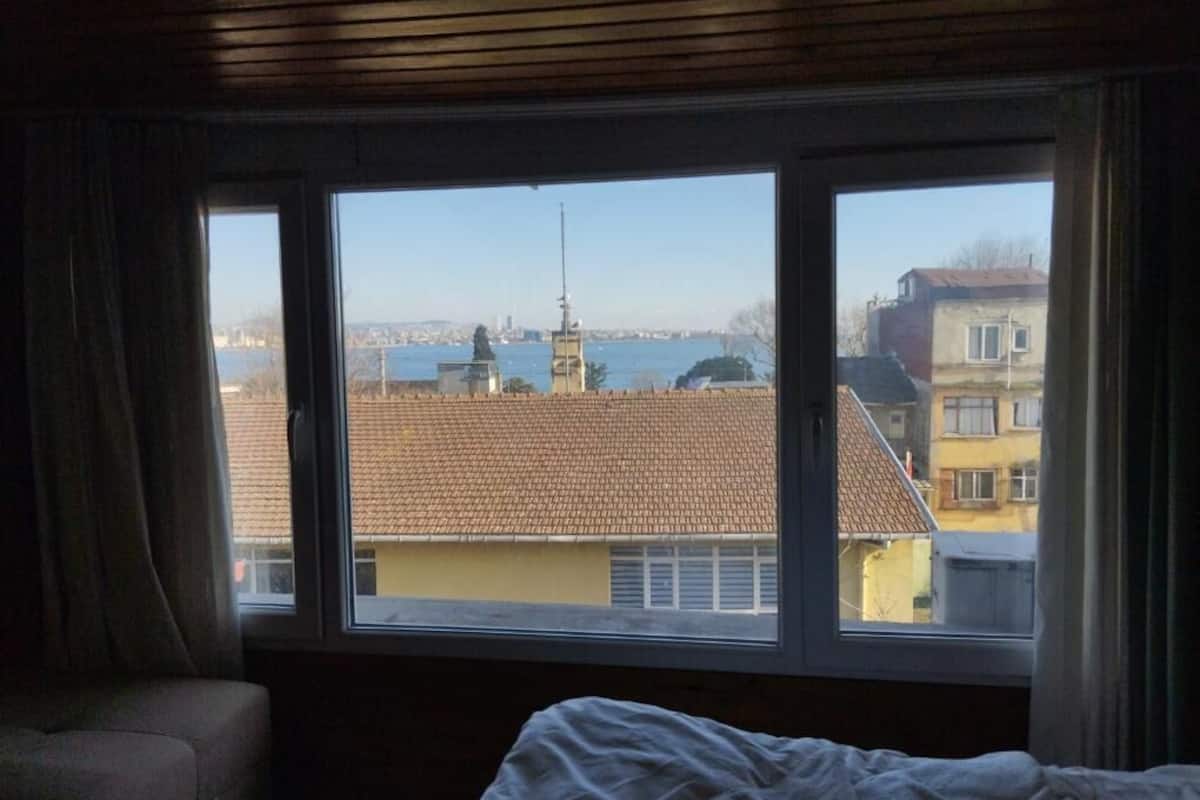 Habitación doble Deluxe, vista al mar | Tabla de planchar con plancha y wifi gratis 