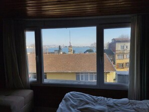Kahden hengen deluxe-huone, merinäköala | Silitysrauta/-lauta, ilmainen Wi-Fi