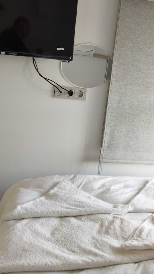 Chambre économique double, vue sur le jardin | Fer et planche à repasser, accès au Wi-Fi (inclus)