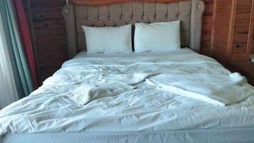 Deluxe Double Room, Sea View | Iron/ironing board, free WiFi