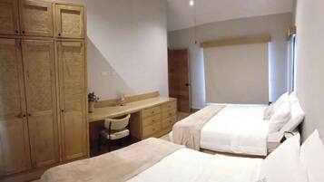 2 bedrooms, iron/ironing board, WiFi, bed sheets