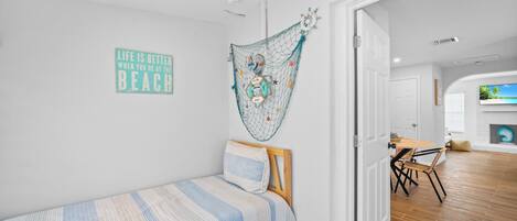 6 bedrooms, iron/ironing board, WiFi, bed sheets