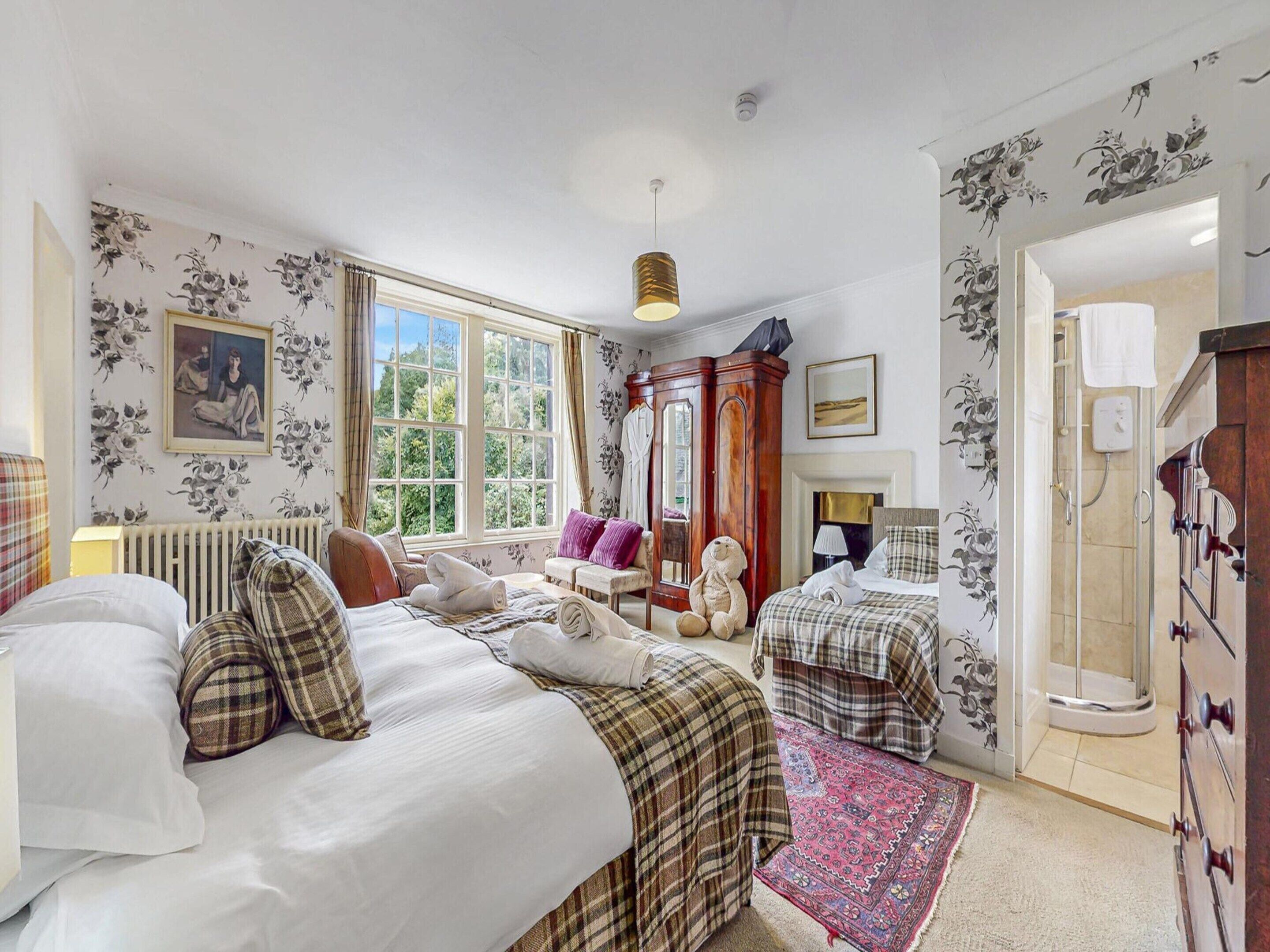 House | 13 bedrooms