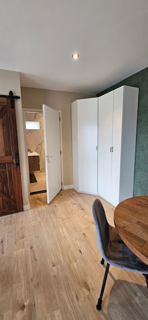 Dining - Wonderful 1-bedroom apartment in Waarland for a relaxing stay. Near by the beach (Waarland)