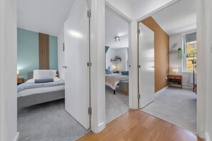 Room - Spacious & Cosy Camden Town 3BR Sleeps 7! Only 10 Min to St Pancras Station! (London)
