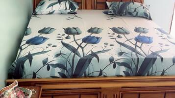 1 chambre, fer et planche à repasser, Wi-Fi, draps fournis
