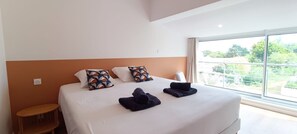 Wi-Fi de cortesia, roupa de cama