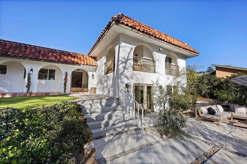 Lavender House + Guest Suite - Sleeps 11