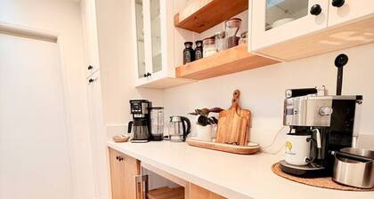 Lavender House + Guest Suite - Sleeps 11