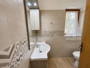 Apartment | Bathroom - Appartamento a 600 metri dal mare (San Teodoro)