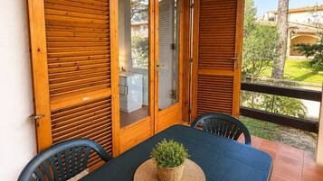 Apartment | Outdoor dining