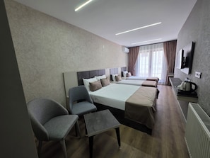 In-room safe, desk, laptop workspace, iron/ironing board (on request) - REAL HOTEL (Van)