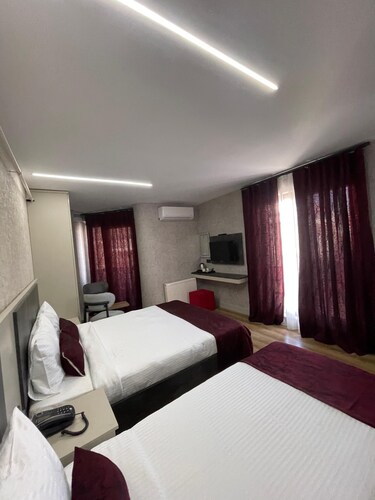 REAL HOTEL