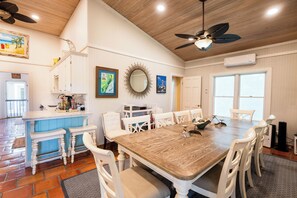 Unclassified image, 5 of 47, button - Fabulous Island retreat 4-bedroom house with private Dock & lift (Hope Town)