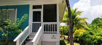 Fabulous Island retreat 4-bedroom house with private Dock & lift