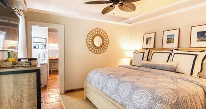 Fabulous Island retreat 4-bedroom house with private Dock & lift