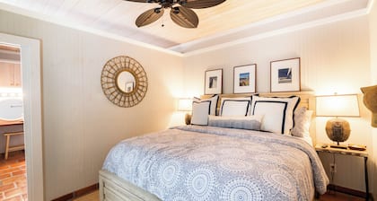 Fabulous Island retreat 4-bedroom house with private Dock & lift