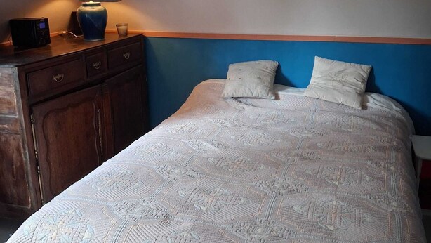 1 bedroom, iron/ironing board, WiFi - Country house just 5 minutes from the ocean! (Longueil)