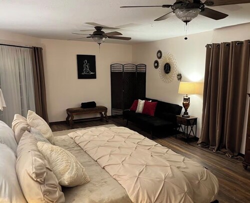 A Little Paradise with a Heated Pool! Near Rainbow Springs
