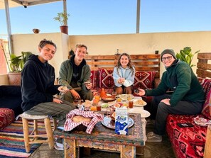 Outdoor dining - Breeze Surf Lodge (Tamraght)