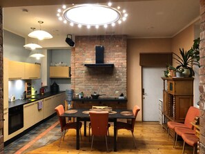 Private kitchen - Classical large apartment on art deco Alberta street, FREE locked PARKING (Rīga)