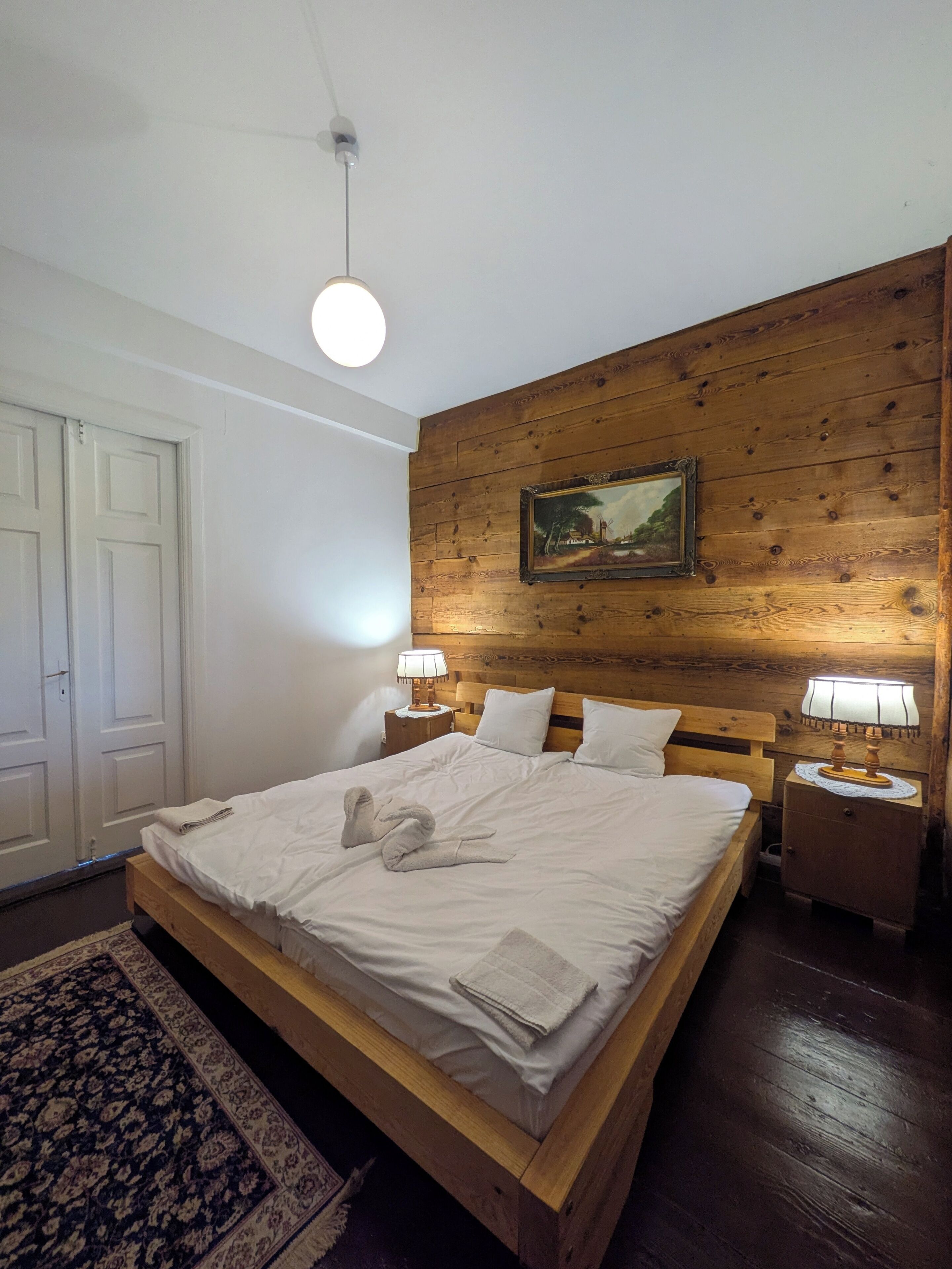Tabla de planchar con plancha, Internet, ropa de cama