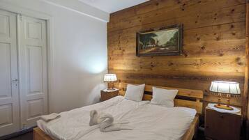 Tabla de planchar con plancha, Internet, ropa de cama