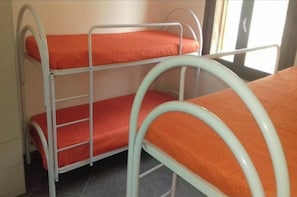 2 Schlafzimmer, Bügeleisen/Bügelbrett, Bettwäsche
