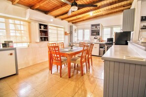 Dining - Casa Isabel en Calvache Rincon PR for 6 people. (Rincon)
