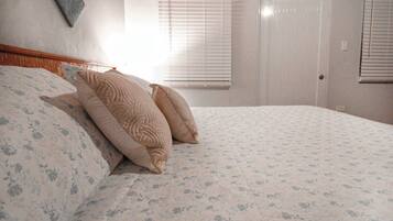 2 bedrooms, iron/ironing board, WiFi (free), bed sheets