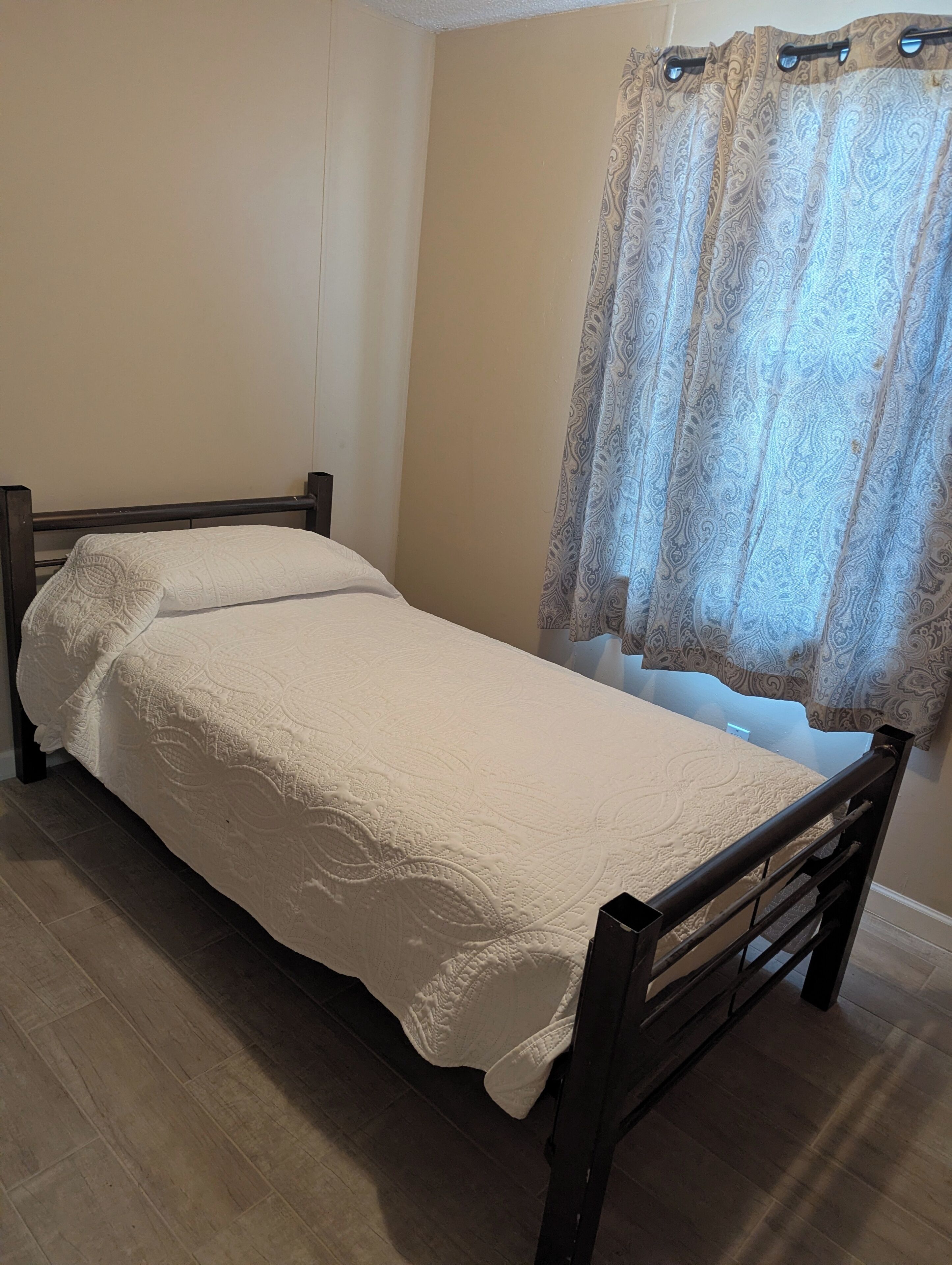 3 bedrooms, bed sheets