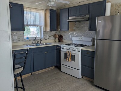 3-bedroom mobile home in pleasant Hooper with AC comfort and handicap ramp