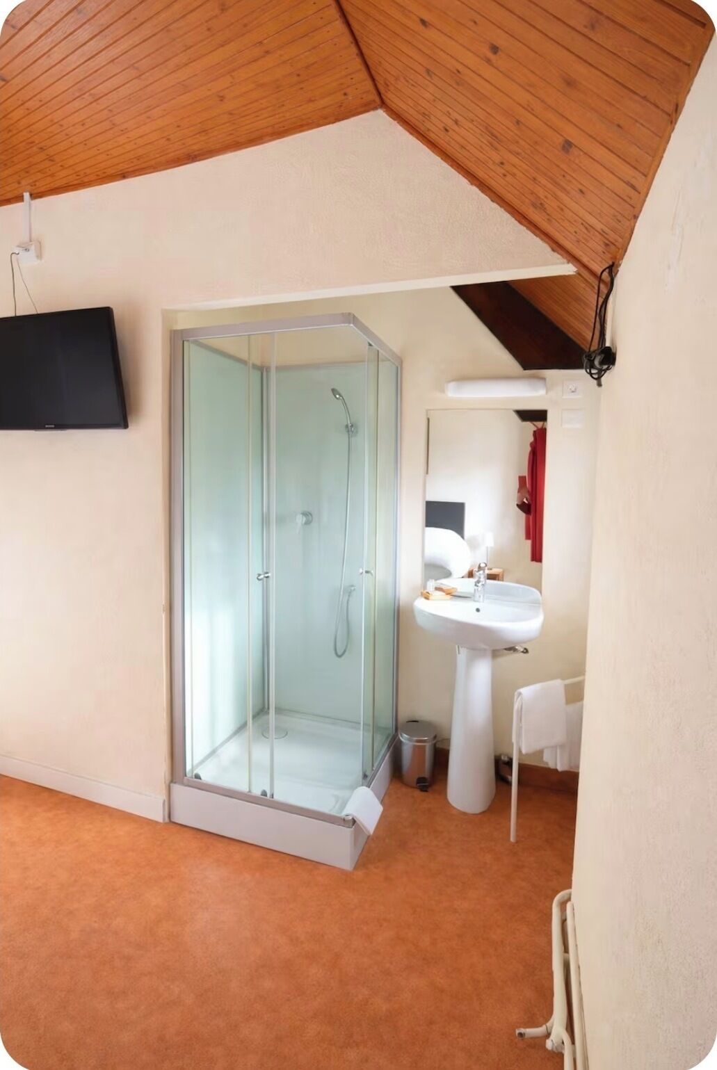 Shower, hair dryer, towels, toilet paper