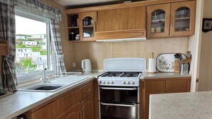 Cookware/dishes/utensils