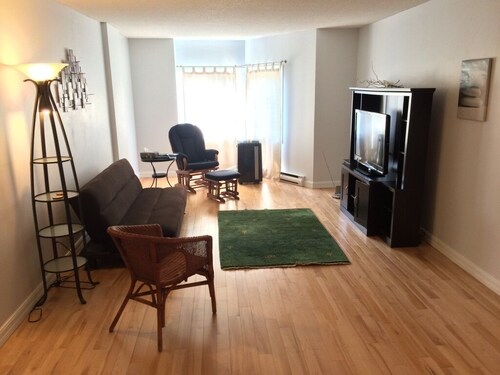 Central Hull Furnished + utilities included - meublé chauffé wifi centre-ville
