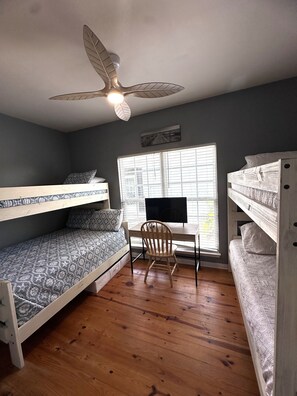 3 chambres, bureau, fer et planche à repasser, Wi-Fi gratuit