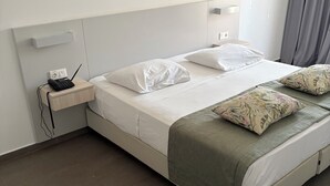 Comfort Double Room | Rollaway beds (surcharge), WiFi (free), bed sheets