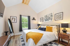 5 chambres, fer et planche à repasser, Wi-Fi, draps fournis
