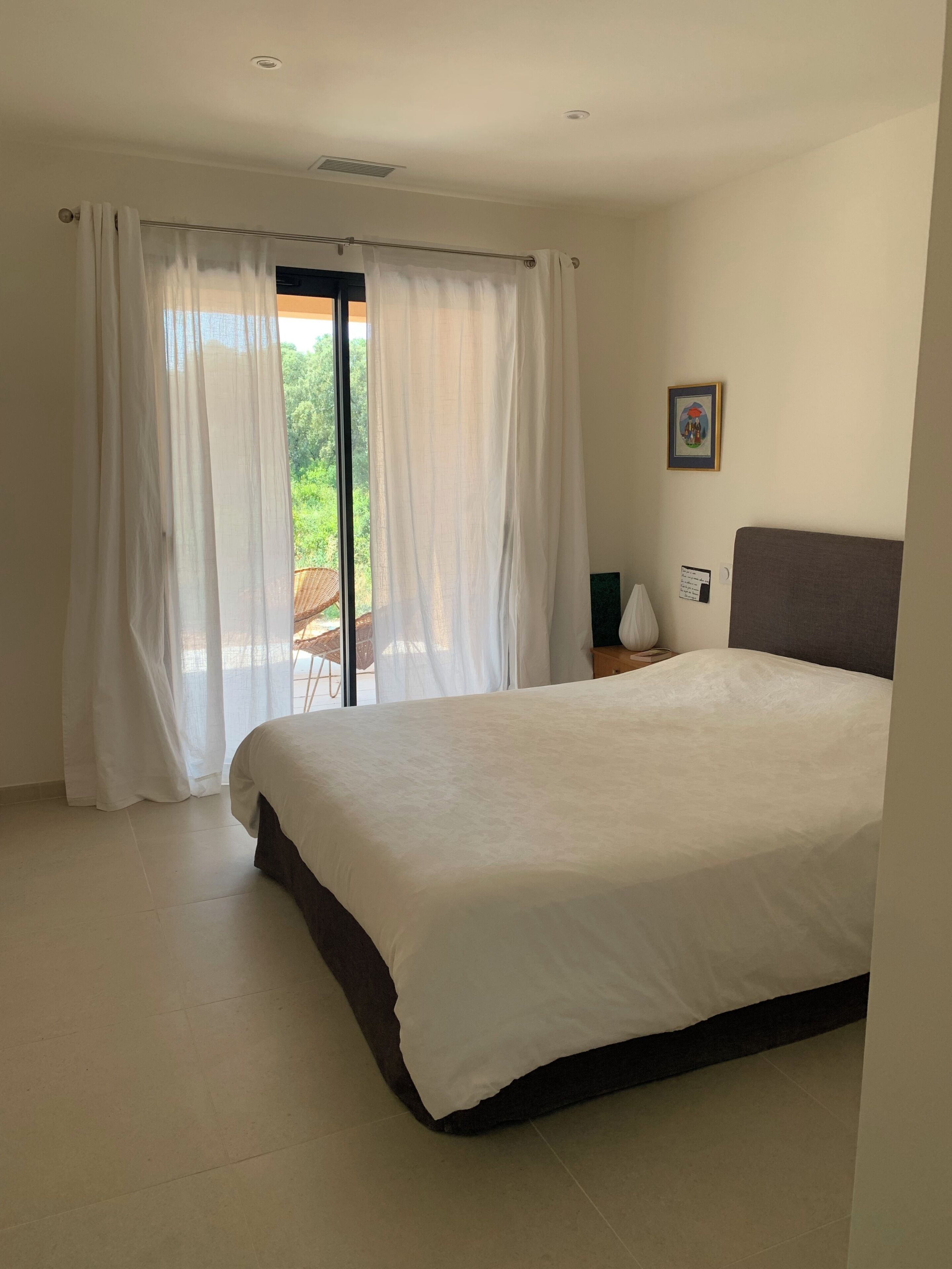 4 bedrooms, iron/ironing board, bed sheets