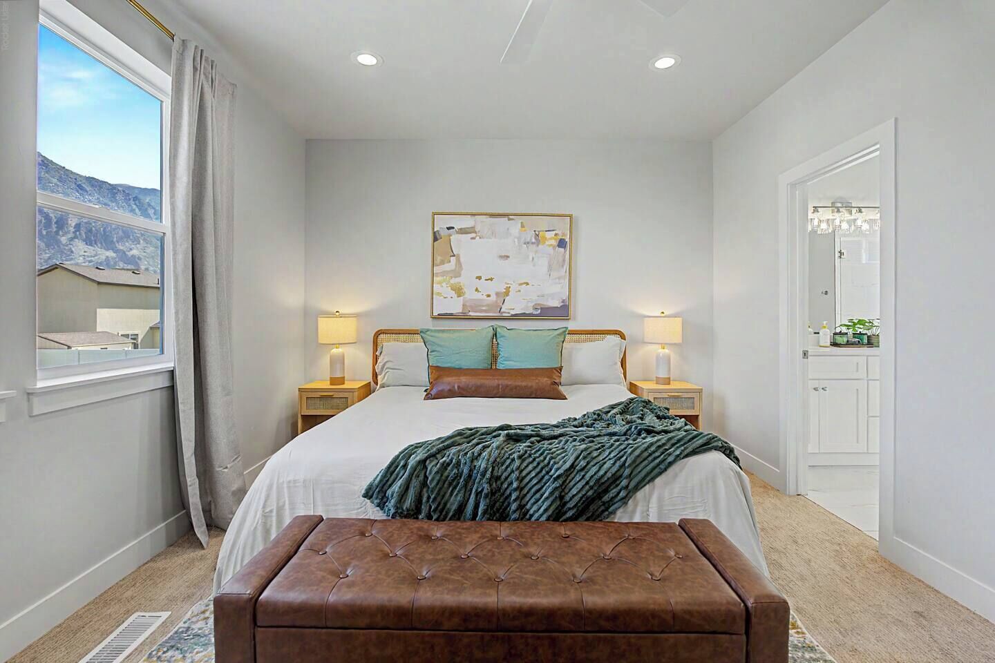 5 bedrooms, desk, iron/ironing board, travel cot