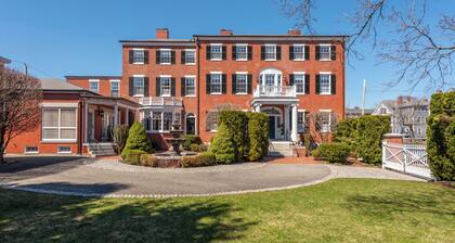 Joseph Story Mansion I Sleeps 12 l Salem Commons