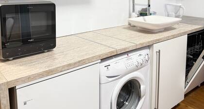 Apartment 'City with Private Parking' with Wi-Fi