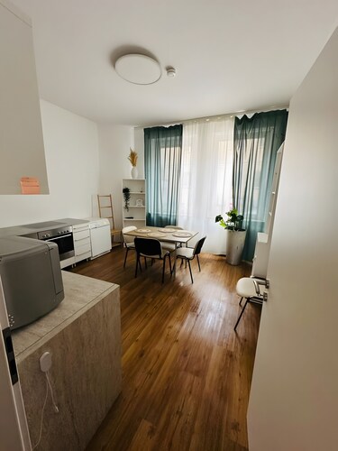 Apartment 'City  with Private Parking' with Wi-Fi