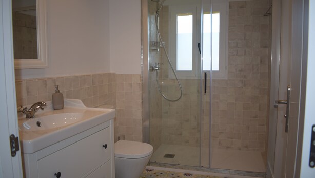 Bathroom - 16th-century Catalan farmhouse with a pool, surrounded by nature, 30 meters from Barcelona (L'Ametlla del valles)