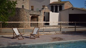 Pool - 16th-century Catalan farmhouse with a pool, surrounded by nature, 30 meters from Barcelona (L'Ametlla del valles)