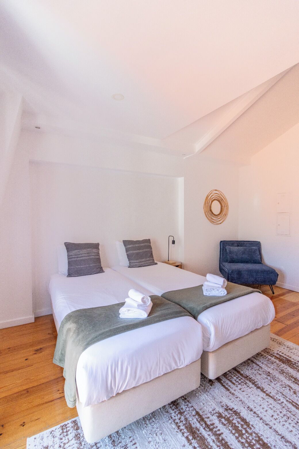 1 habitación, tabla de planchar con plancha, wifi y ropa de cama 