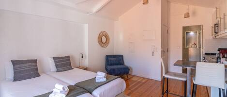 1 chambre, fer et planche à repasser, Wi-Fi, draps fournis