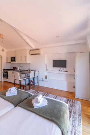 Room - Bairro Alto Studio 4 · Right in the Heart of the City · AC (Lisboa)